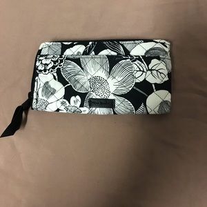 Vera Bradley Ultimate card case